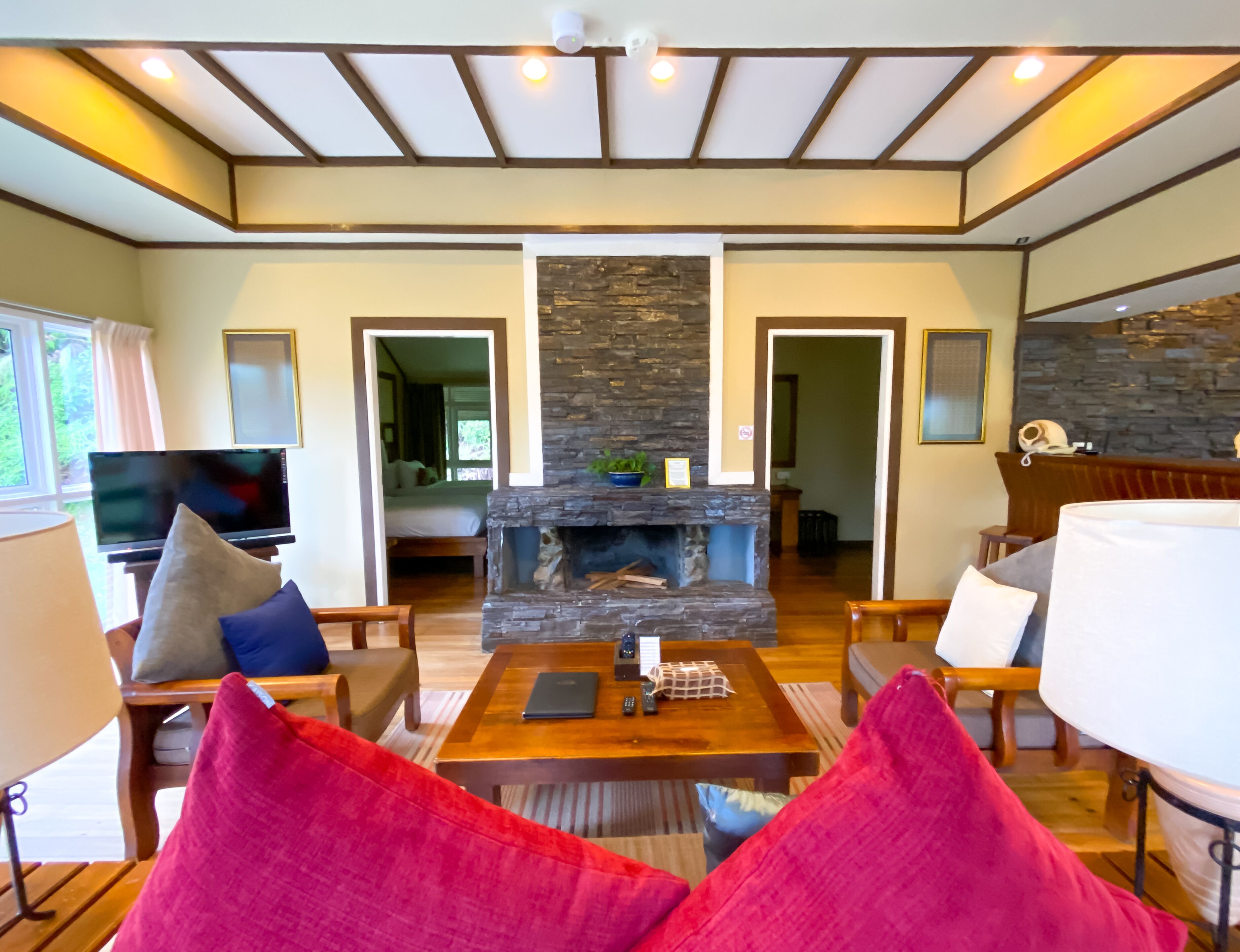 summit lodge | living area