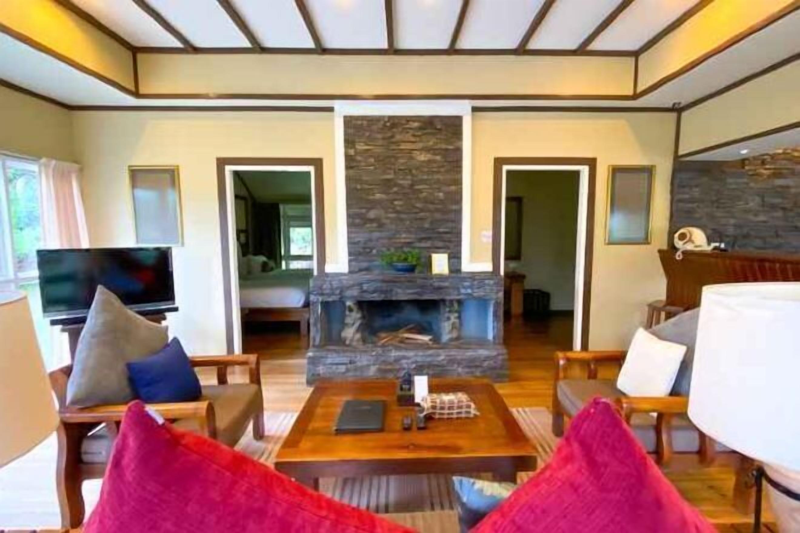 Cots/infant beds, bed sheets