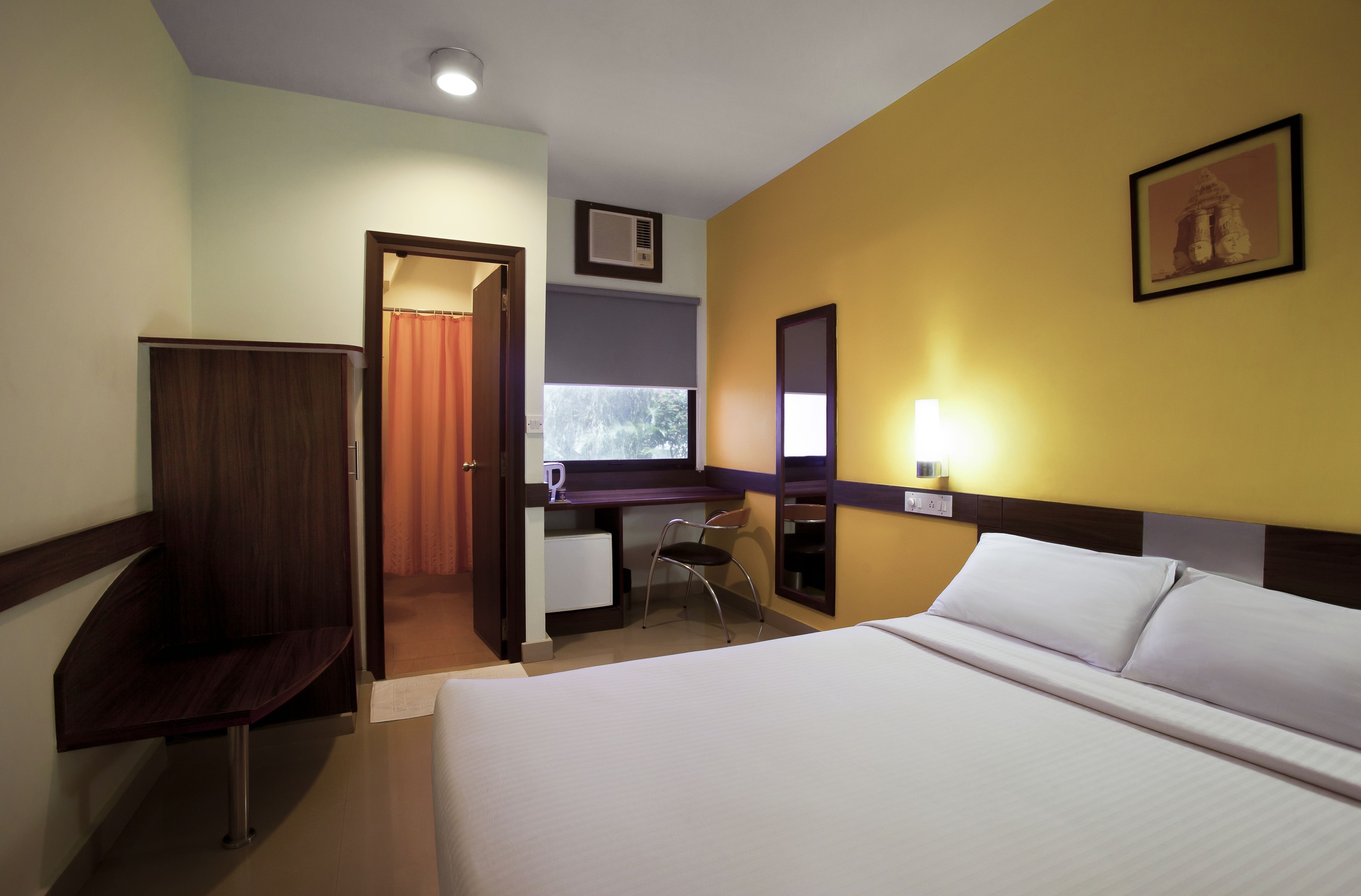 twin room | 1 bedroom, minibar, in-room safe, iron/ironing board