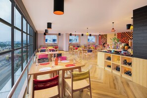 Breakfast, lunch and dinner served