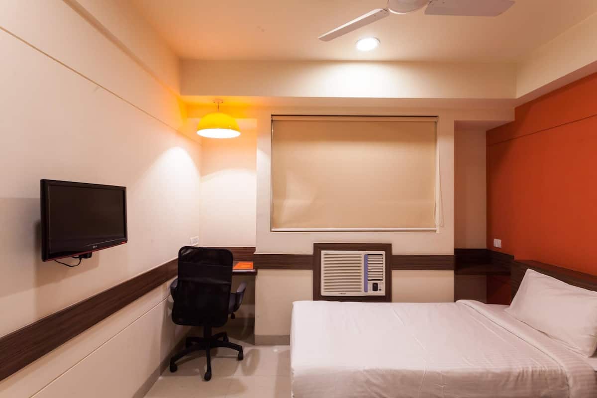 Habitación estándar | Minibar, caja fuerte, tabla de planchar con plancha y wifi gratis