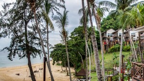 Hillside Villa Single Storey + Return Boat Transfer | Garden view