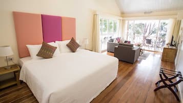 Beach Suite King + Return Boat Transfer | Minibar, in-room safe, desk, iron/ironing board