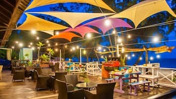 Breakfast, lunch and dinner served