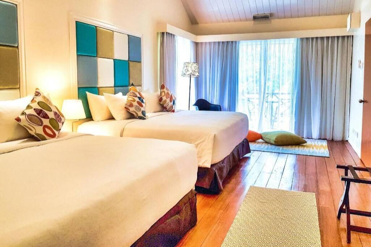 Minibar, in-room safe, desk, iron/ironing board