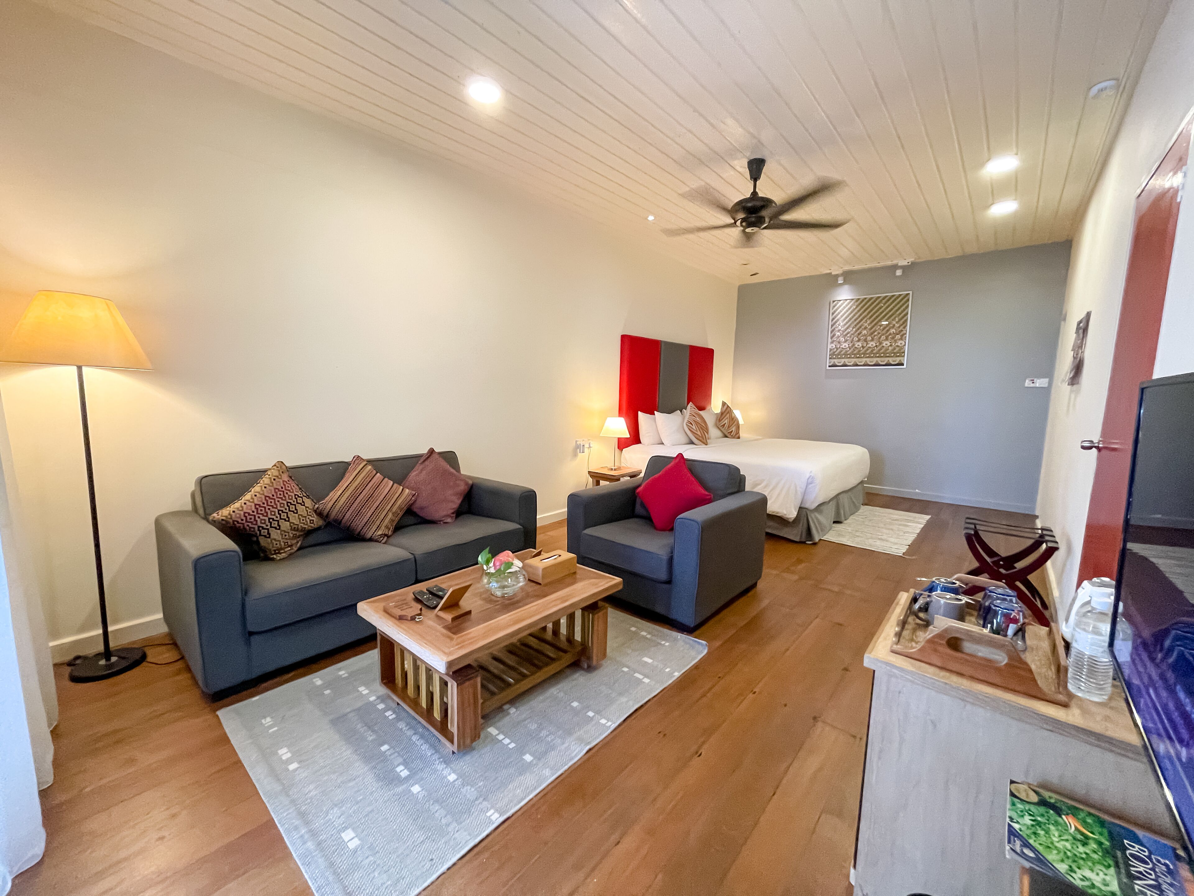 beach suite king + return boat transfer | 1 bedroom, minibar, in-room safe, desk