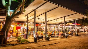 Breakfast, lunch and dinner served