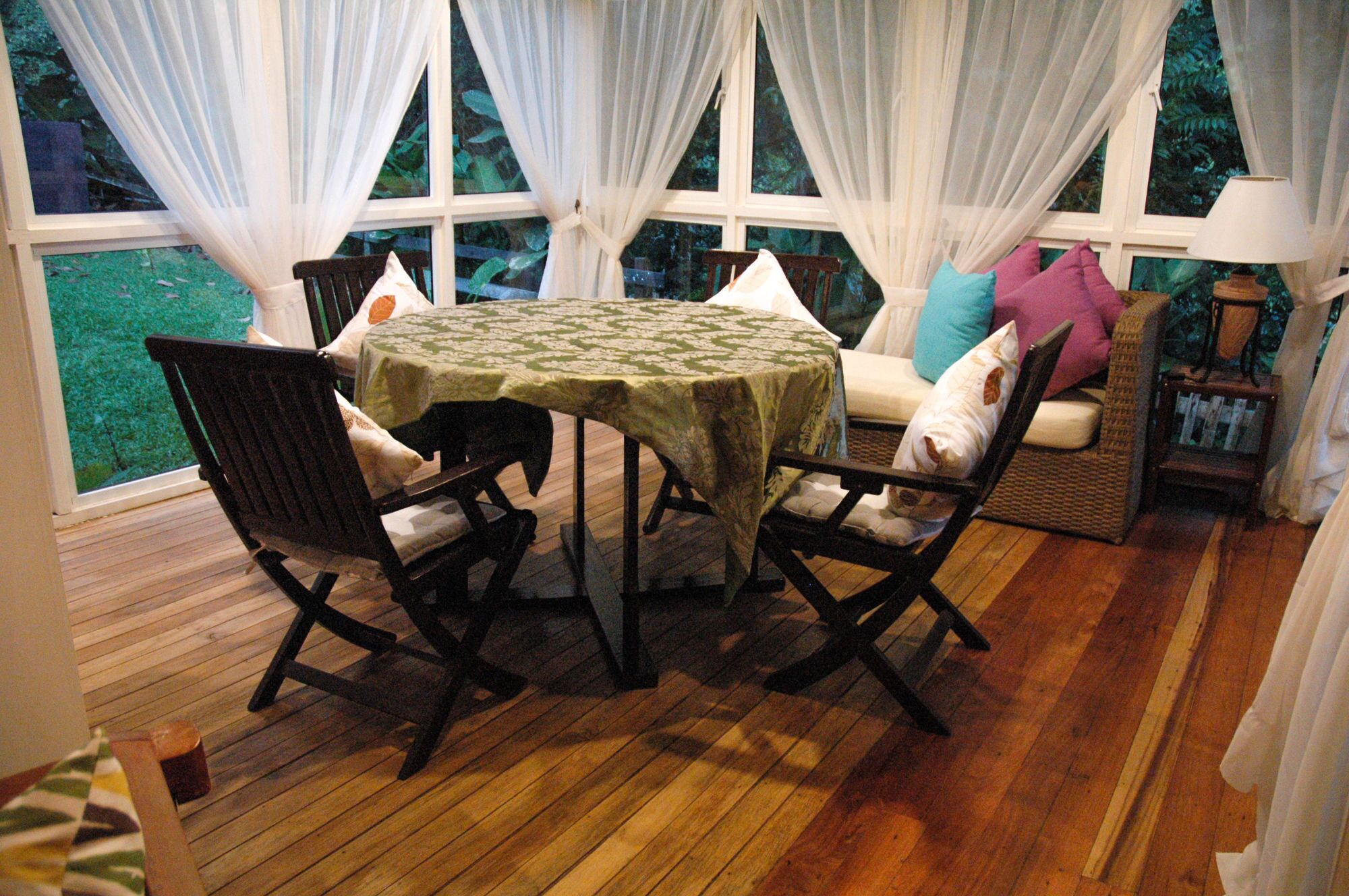 Breakfast, lunch and dinner served