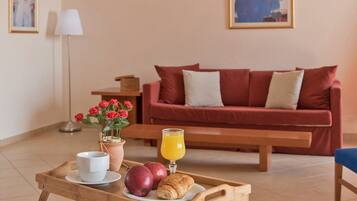 Suite | In-room safe, desk, blackout curtains, soundproofing