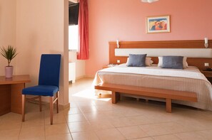 Suite | Brankas, meja kerja, tirai kedap cahaya, dan kedap suara