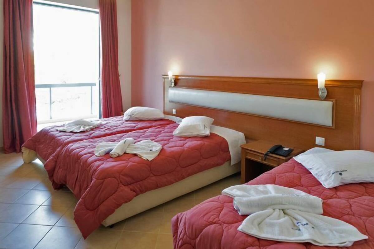 Zimmersafe, Schreibtisch, Verdunkelungsvorhänge, schallisolierte Zimmer