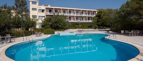 Seasonal outdoor pool