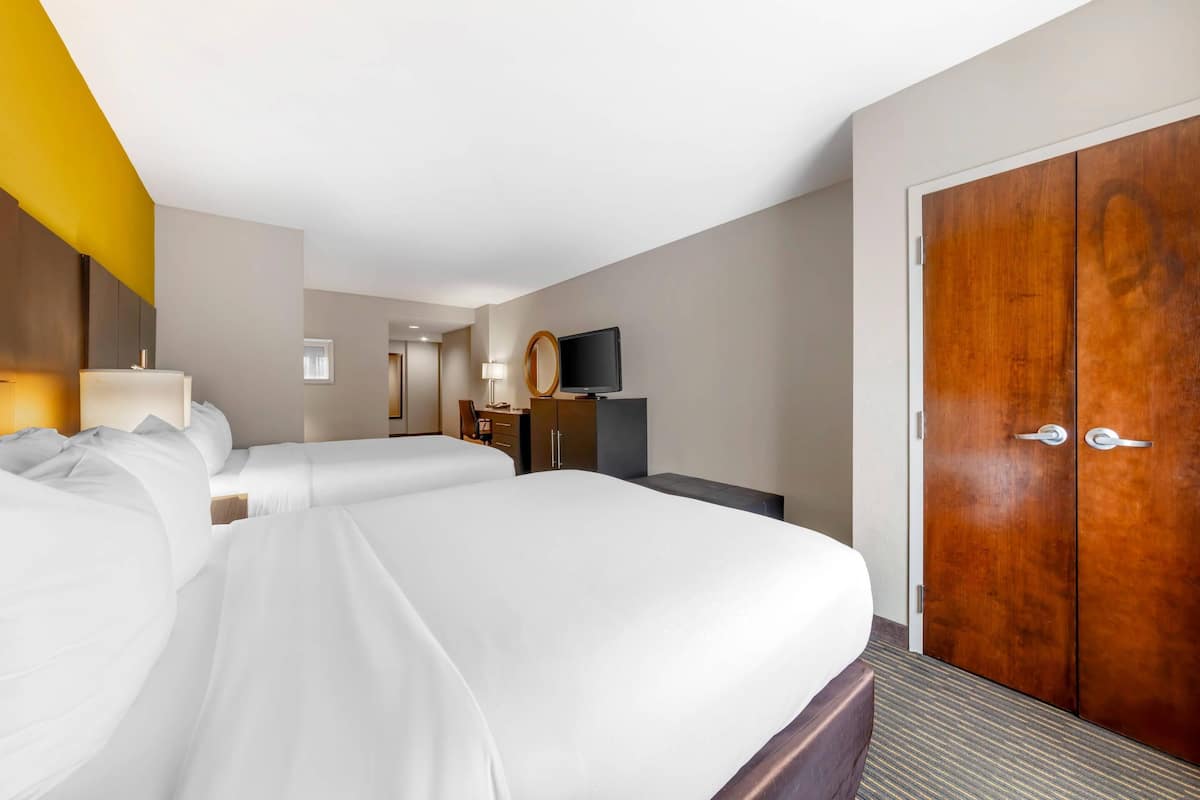 suite, two queen and one sofa bed, non smoking | premium bedding, pillow-top beds, in-room safe, desk