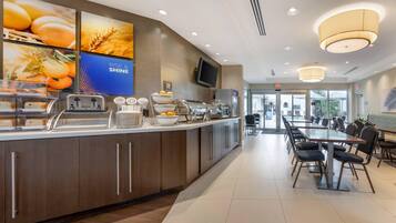 Desayuno completo incluido todos los días