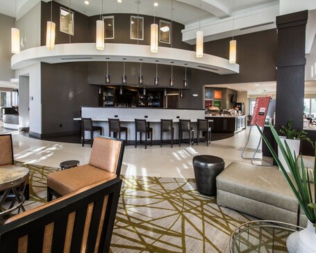 Comfort Suites Miami Airport North - Image 2