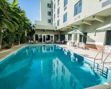 Comfort Suites Miami Airport North - Image 4