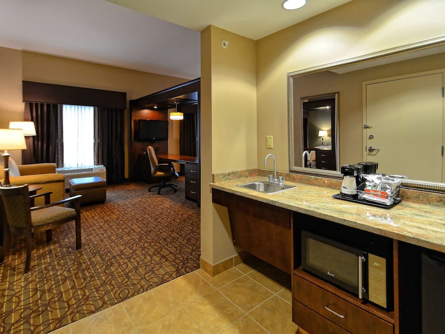 Studio, Accessible, Non Smoking | Private kitchen