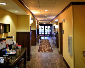Lobby - Hampton Inn Geneseo (Geneseo)