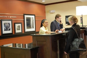 Reception - Hampton Inn Geneseo (Geneseo)