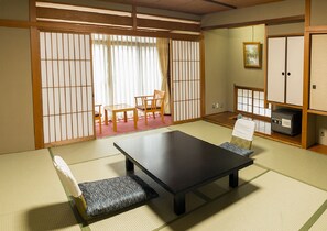 Ishicho Shogikuen Tower - Japanese Room | Down comforters, in-room safe, cribs/infant beds, free WiFi - Ishicho (Kyoto)