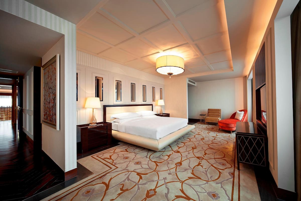 1 bedroom, premium bedding, in-room safe, desk