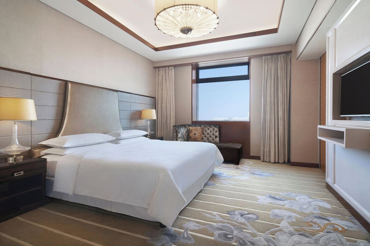 1 bedroom, premium bedding, in-room safe, desk