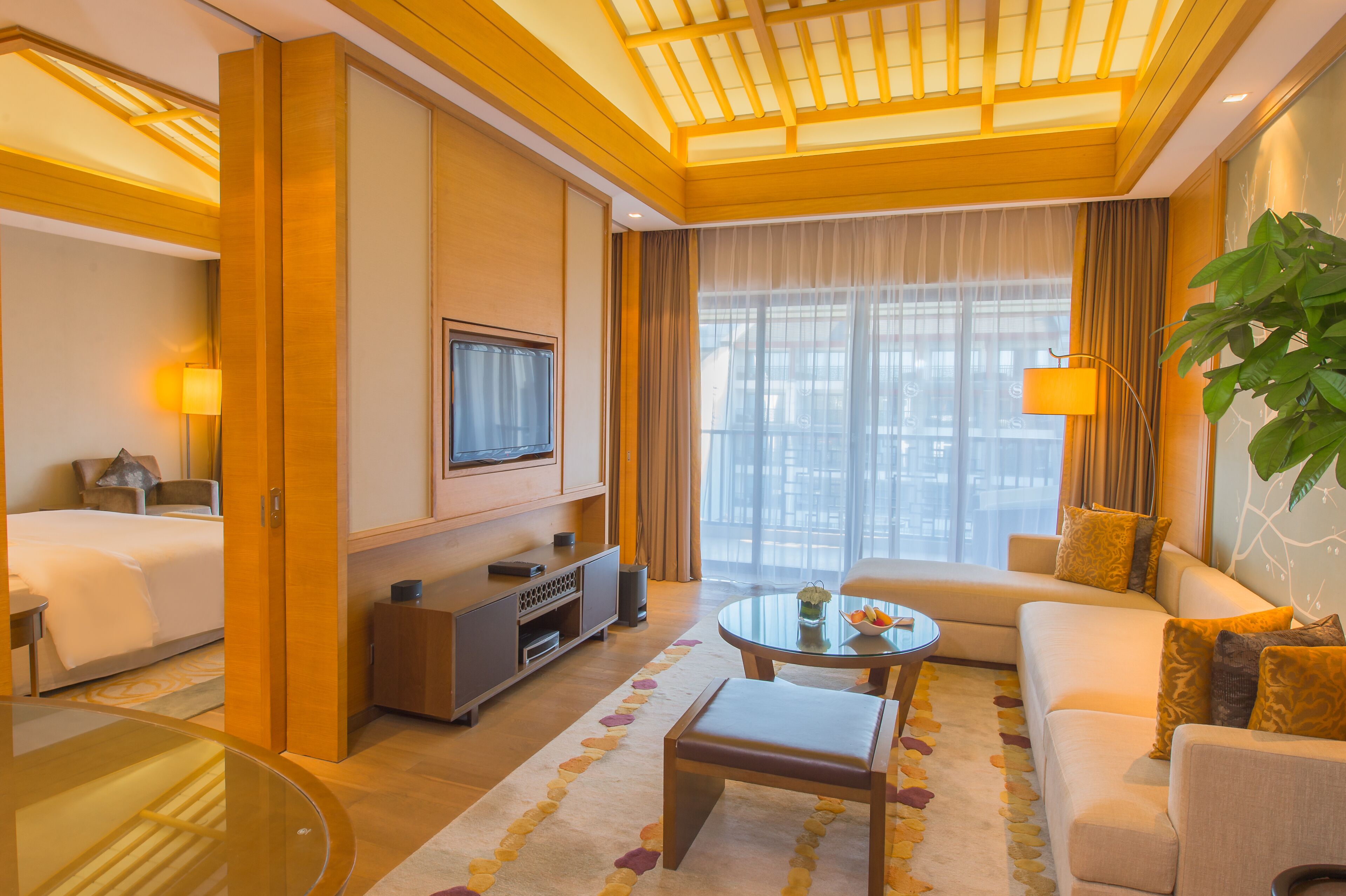 club suite, 1 king bed | living room | 43-inch lcd tv with satellite channels, ipod dock