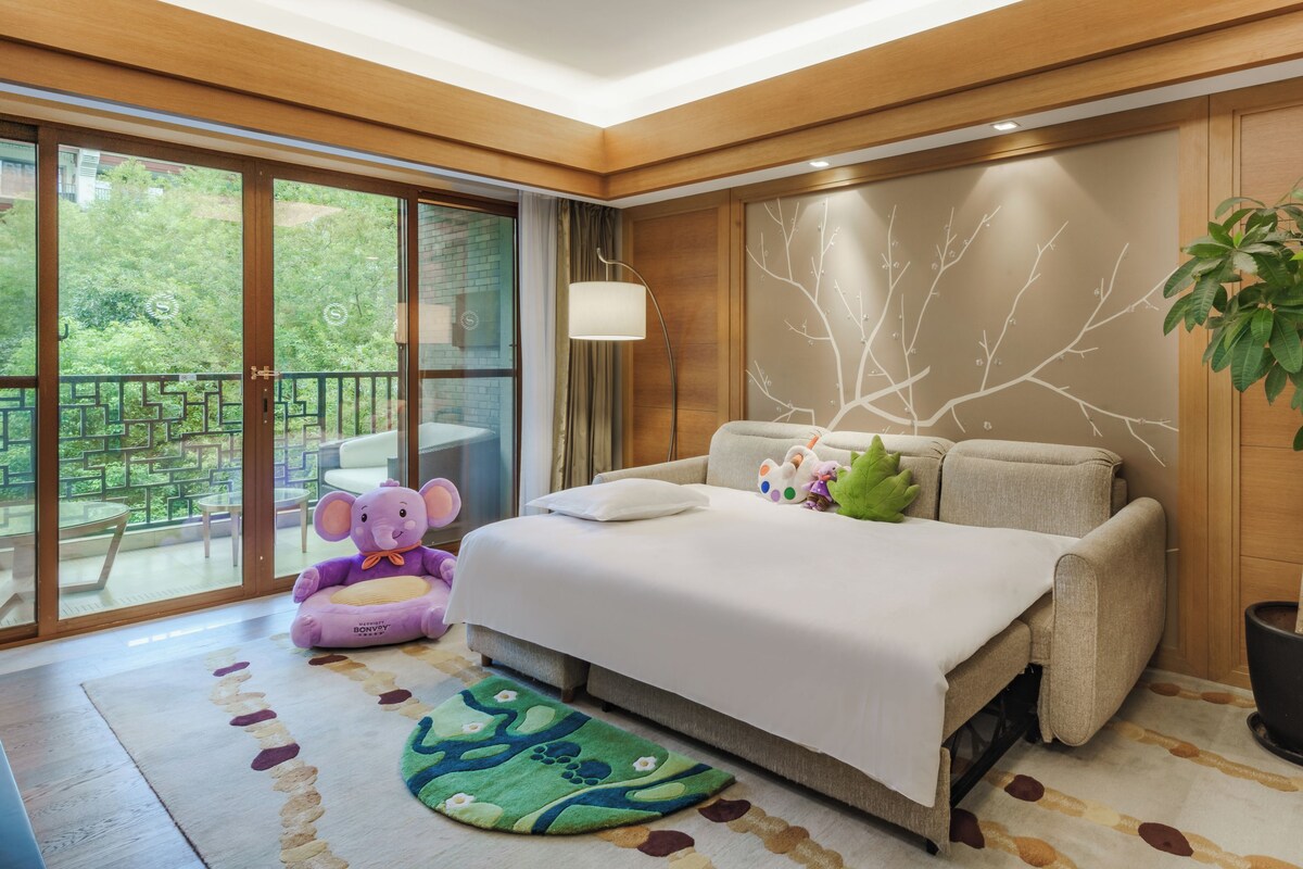 Family Suite, 1 King Bed with Sofa bed | View from room