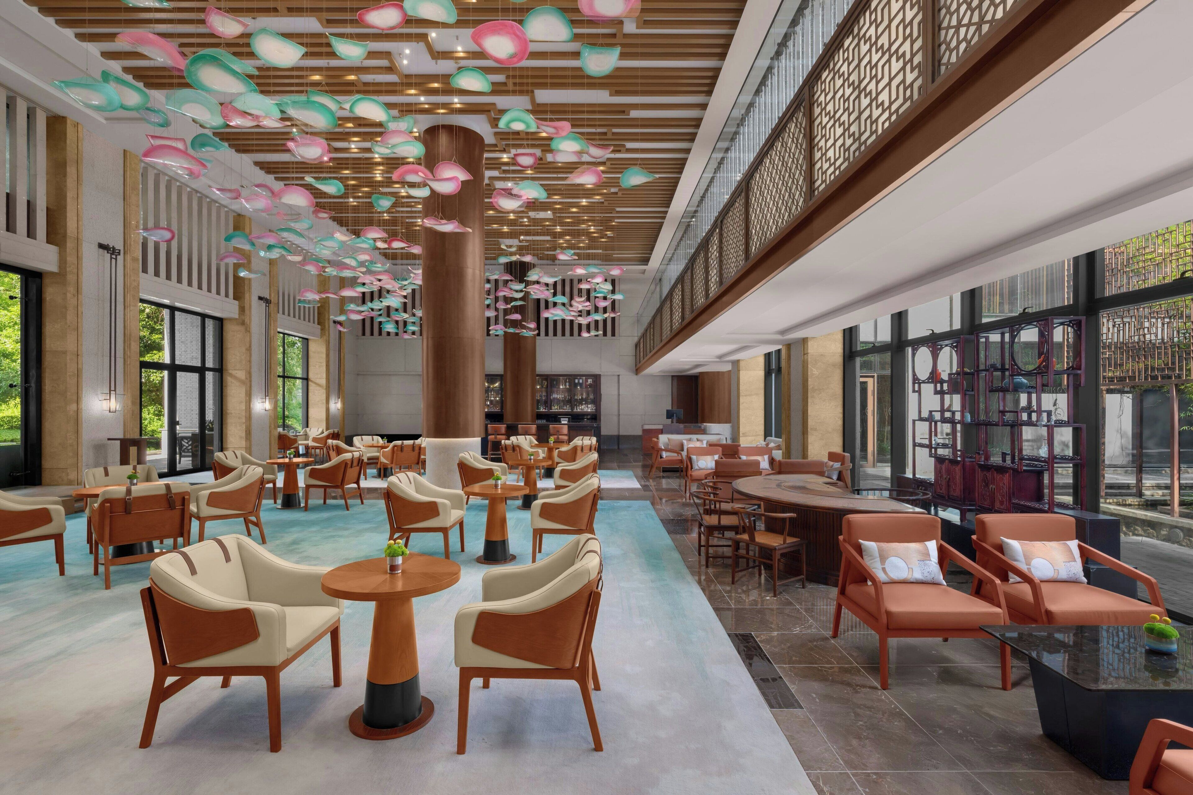 Lobby-lounge