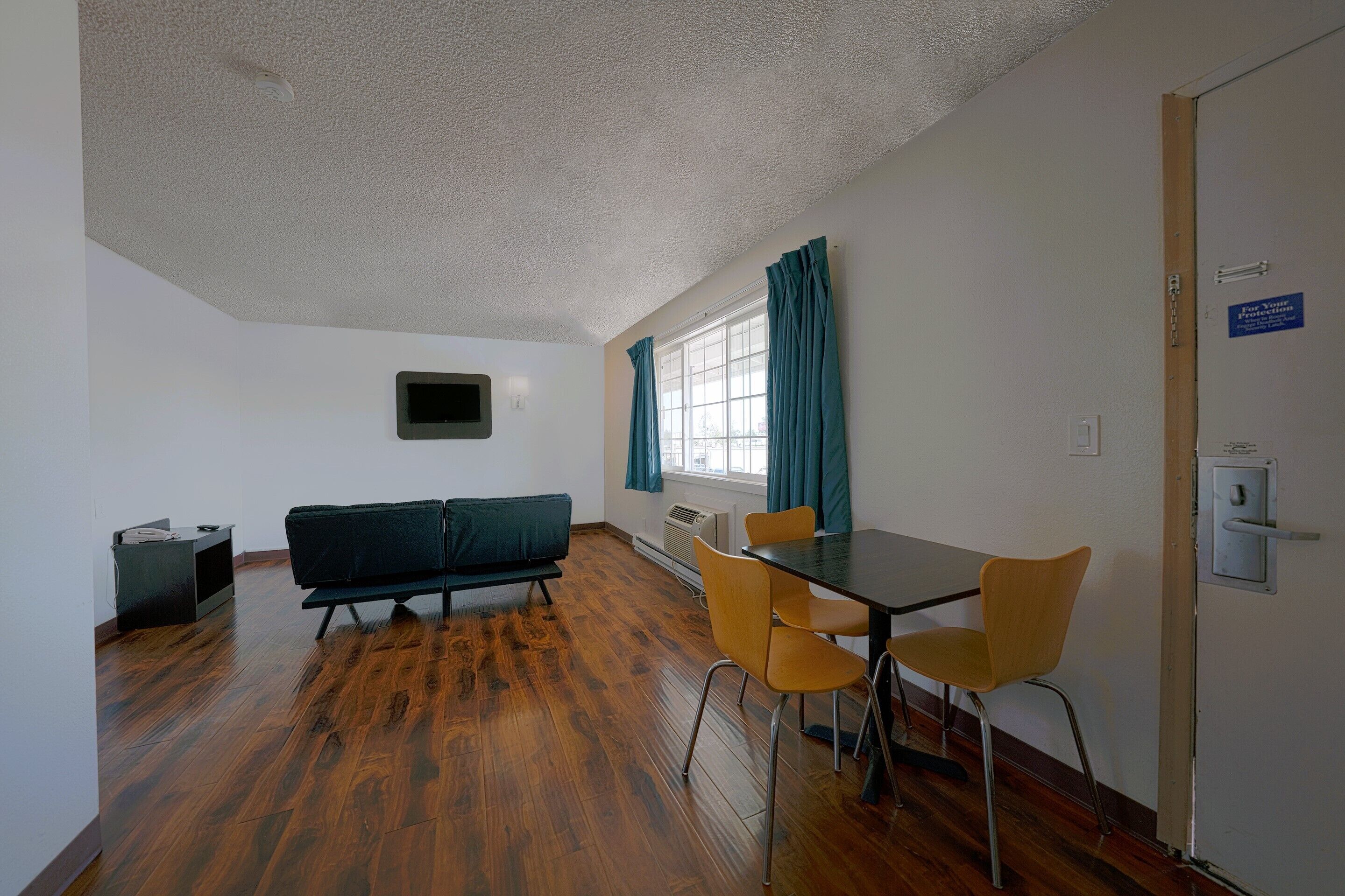 1 bedroom, premium bedding, desk, free WiFi