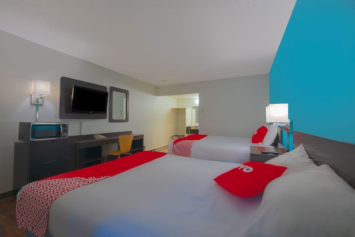 1 bedroom, premium bedding, desk, free WiFi