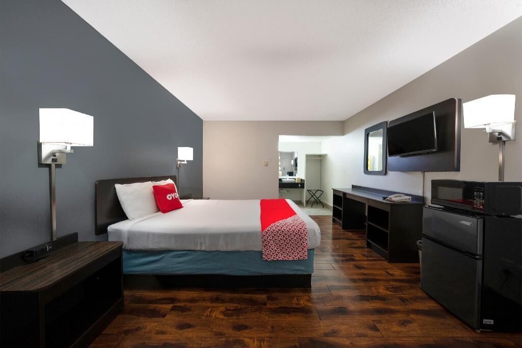 1 bedroom, premium bedding, desk, free WiFi