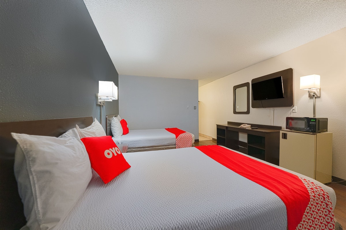 1 bedroom, premium bedding, desk, free WiFi