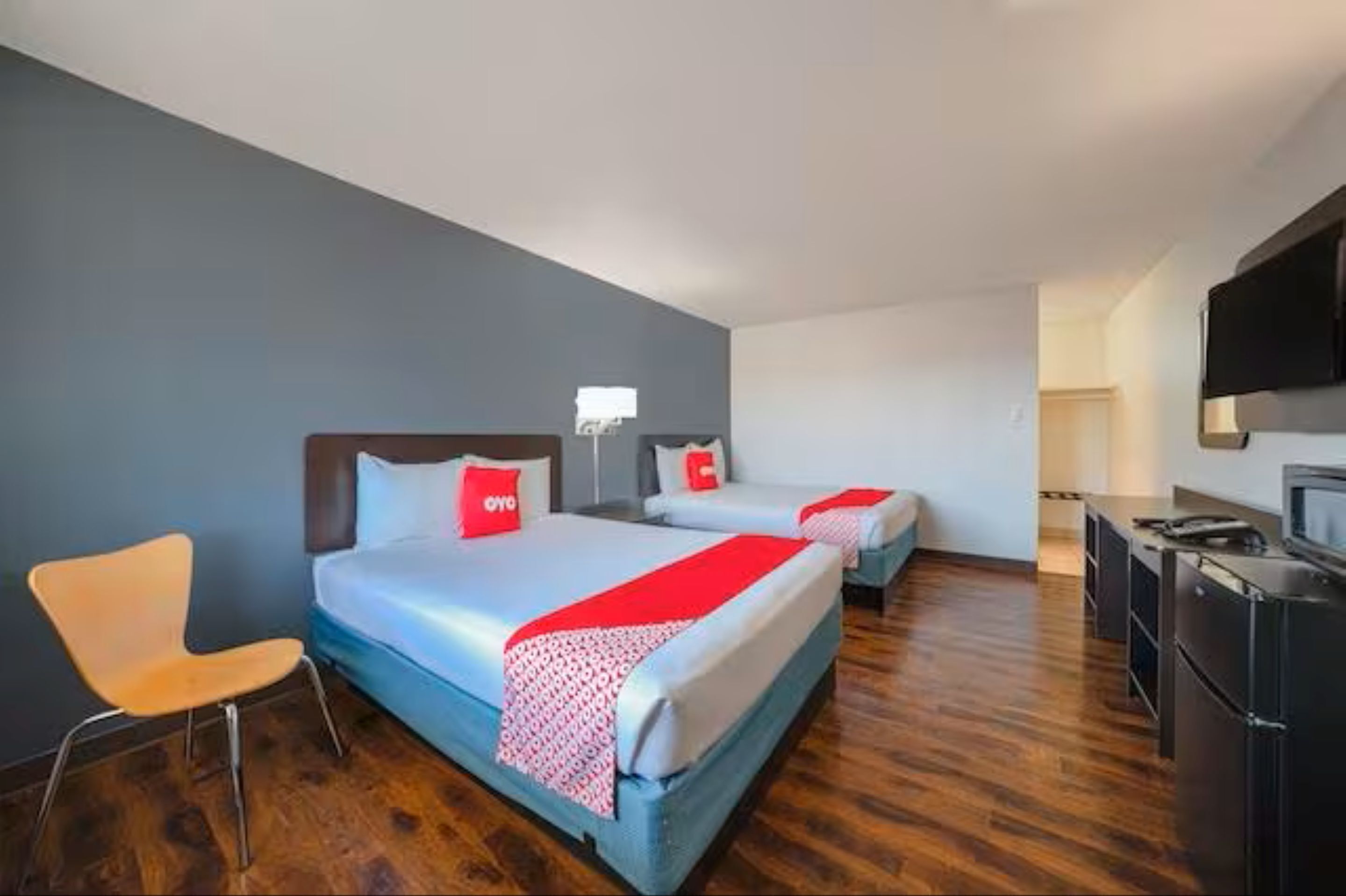 Rom – premium, 2 dobbeltsenger, tekjøkken | 1 soverom, sengetøy av topp kvalitet, skrivebord og wi-fi (inkludert)