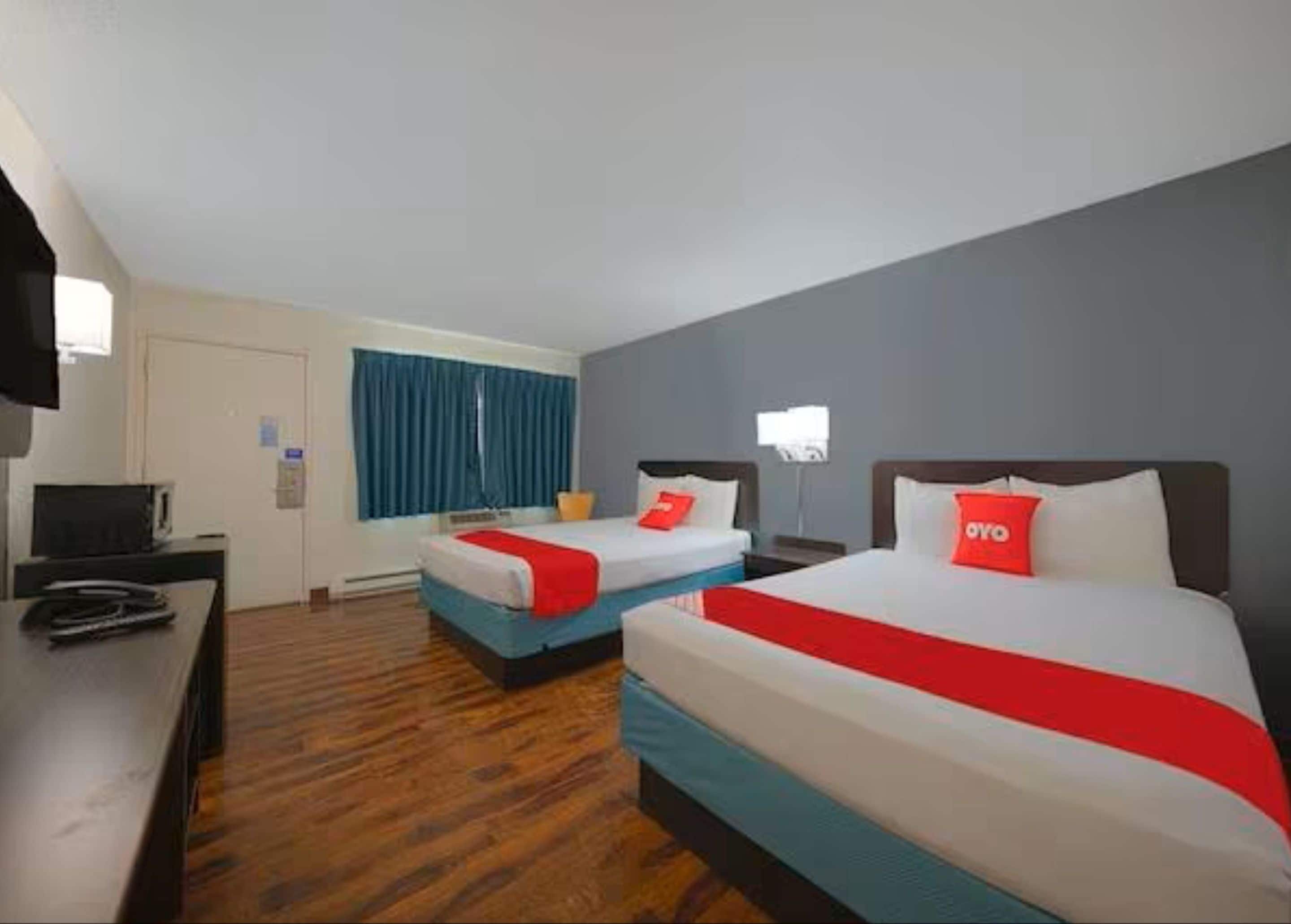 尊榮客房, 2 張標準雙人床, 簡易廚房 | 1 間臥室、高級寢具、書桌、免費無線上網