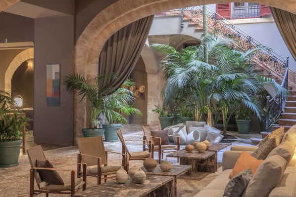 Interior entrance - Can Cera Hotel (Palma de Mallorca)