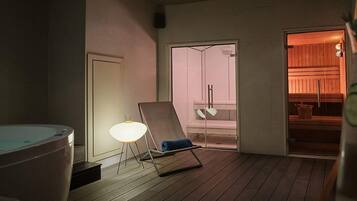 Couples treatment room(s), sauna, hot tub, steam room