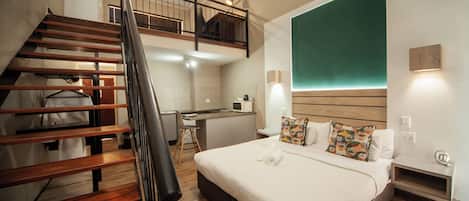 Business Duplex | In-room safe, desk, blackout drapes, iron/ironing board