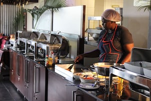 Daily buffet breakfast (ZAR 90 per person)