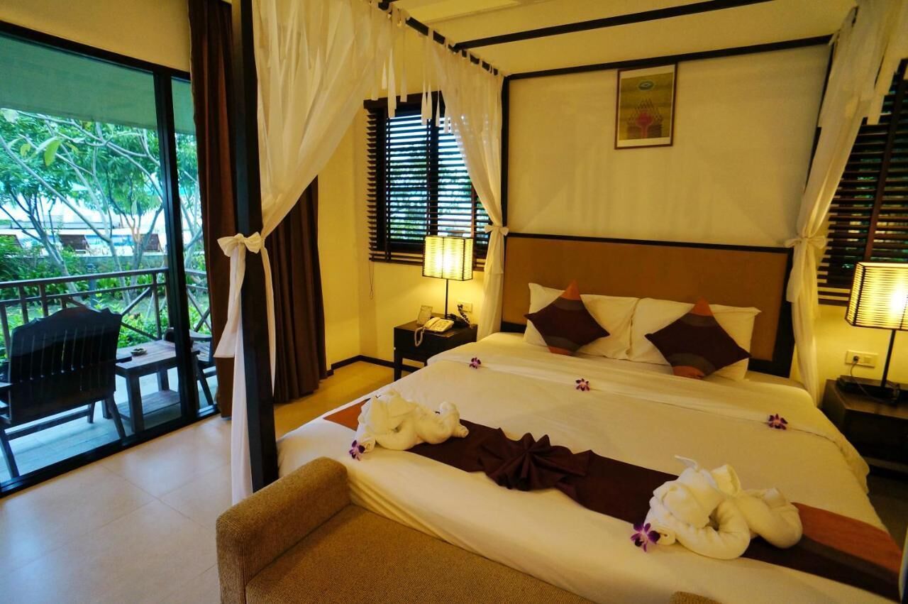 Hypo-allergenic bedding, pillow-top beds, minibar, in-room safe