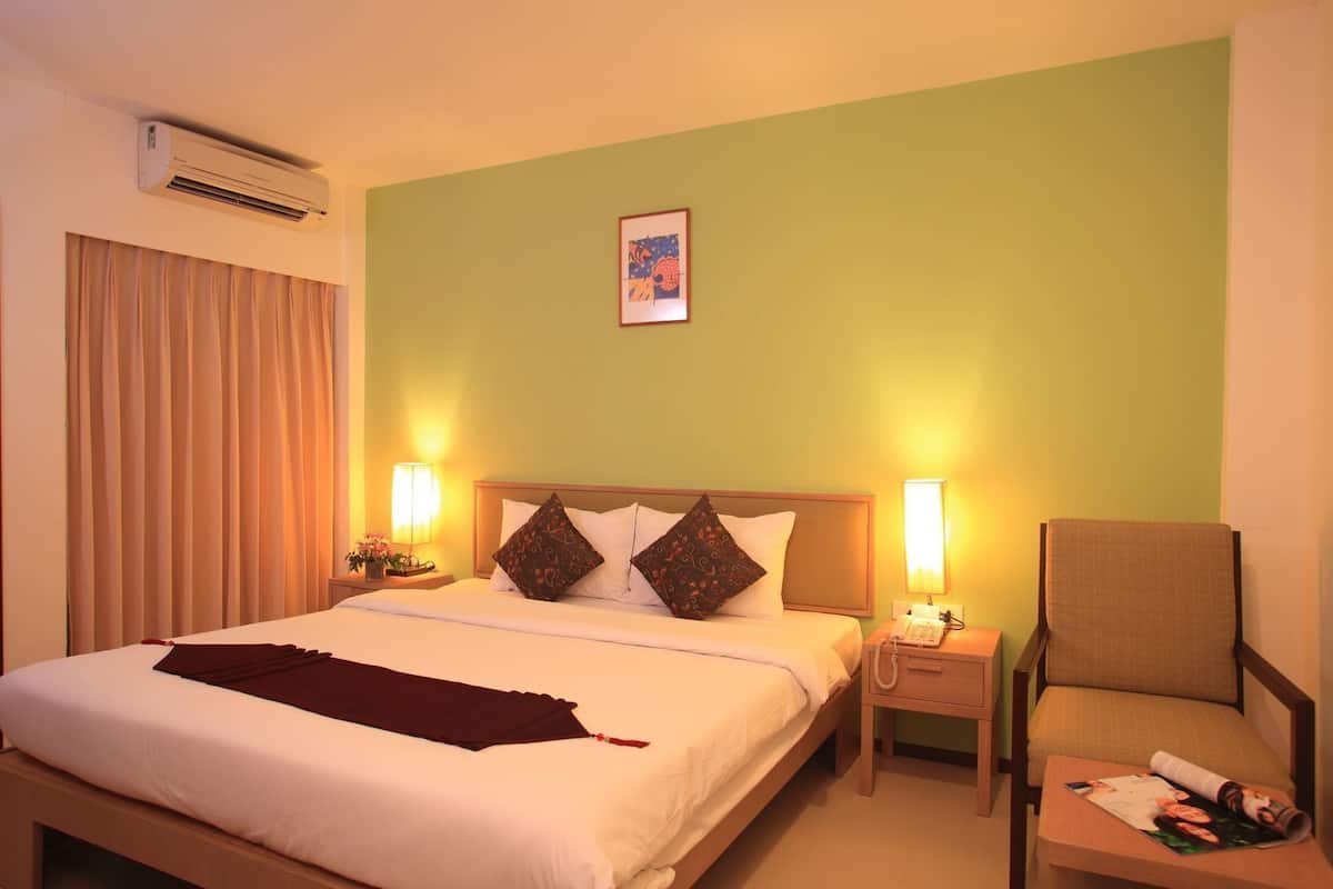 Hypo-allergenic bedding, pillowtop beds, minibar, in-room safe