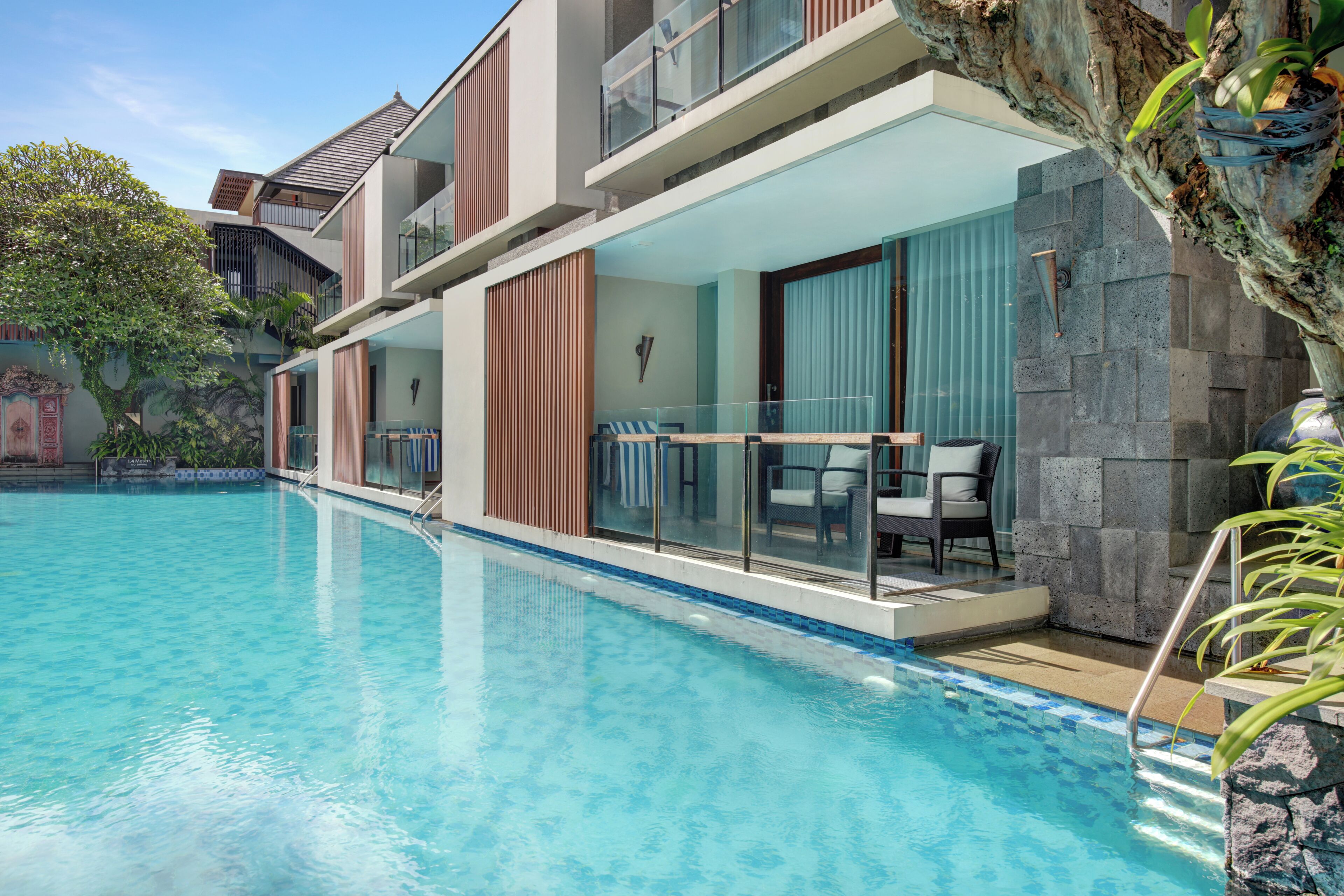 Pool Access Suite | 1 bedroom, premium bedding, minibar, in-room safe