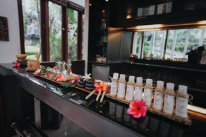 Couples treatment room(s), body treatments, hot stone massages - Royal Kamuela Villas & Suites at Monkey Forest, Ubud - For Adults Only (Ubud)