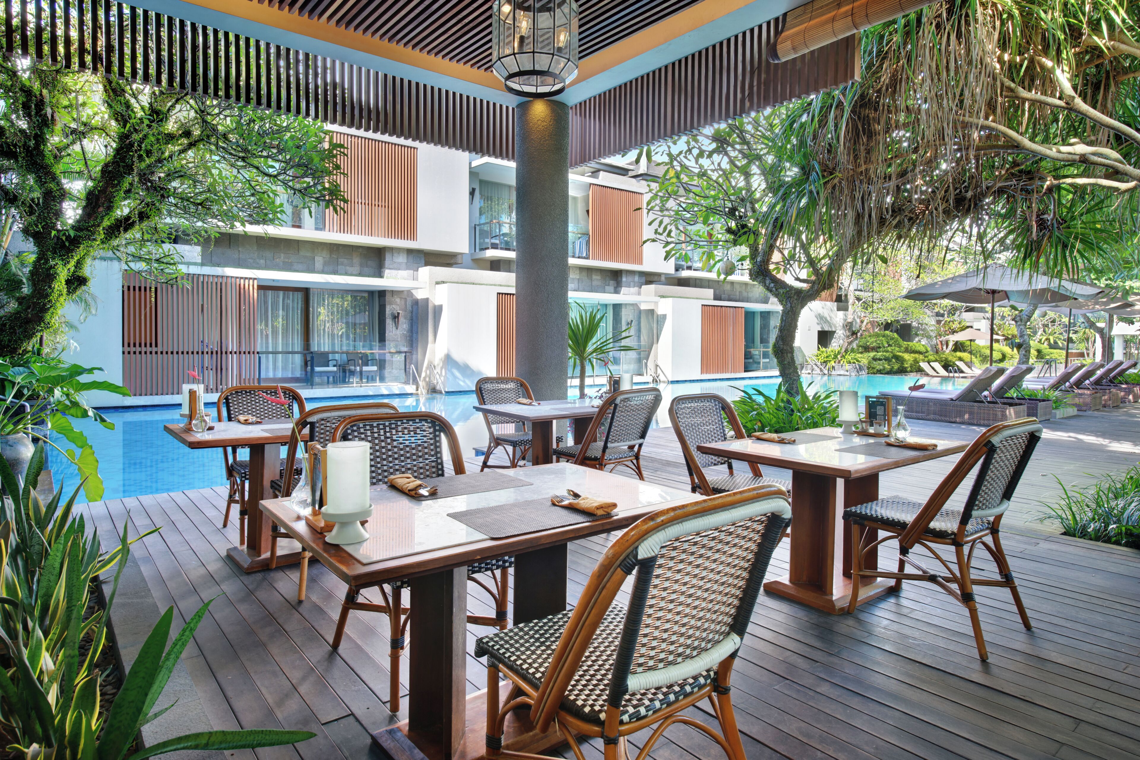 Phục vụ bữa sáng, bữa trưa và bữa tối 