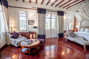 Explorator Suite King | Premium bedding, minibar, in-room safe, individually decorated - The Luang Say Residence (Luang Prabang)