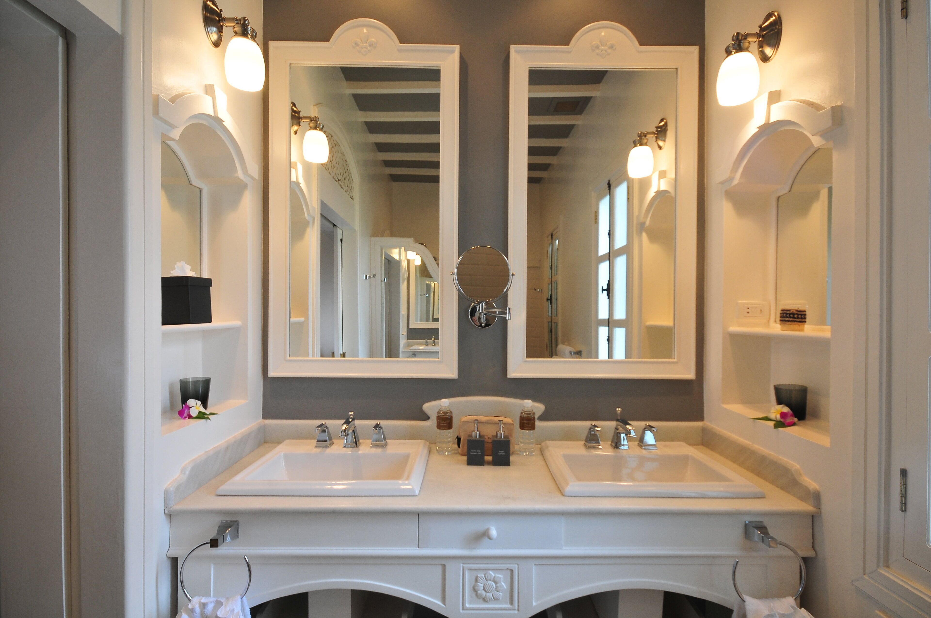 shower, rainfall showerhead, free toiletries, hair dryer