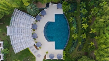 Outdoor pool, pool umbrellas