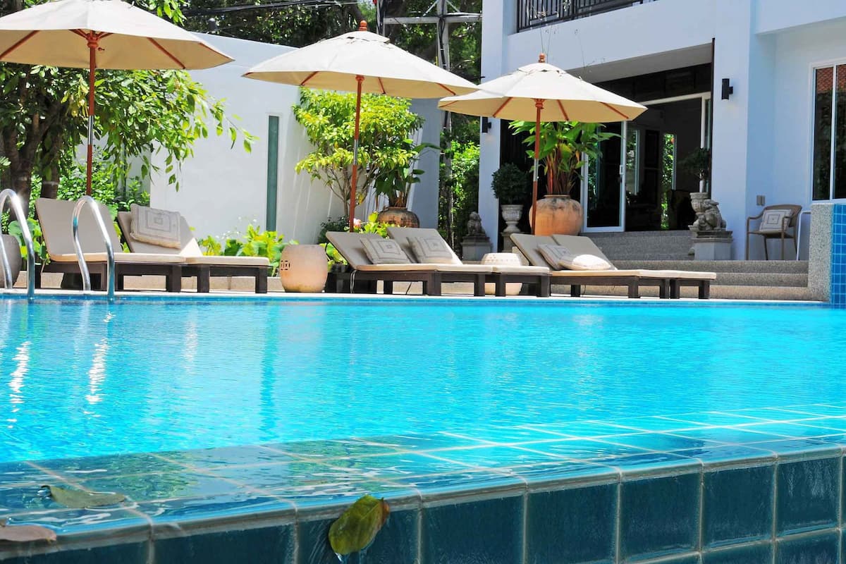 outdoor pool, pool umbrellas