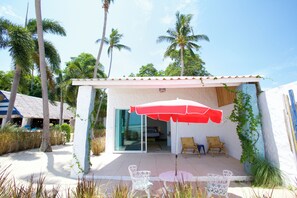 Terrace/patio - Lime & Soda Beachfront Resort (Ko Pha-ngan)