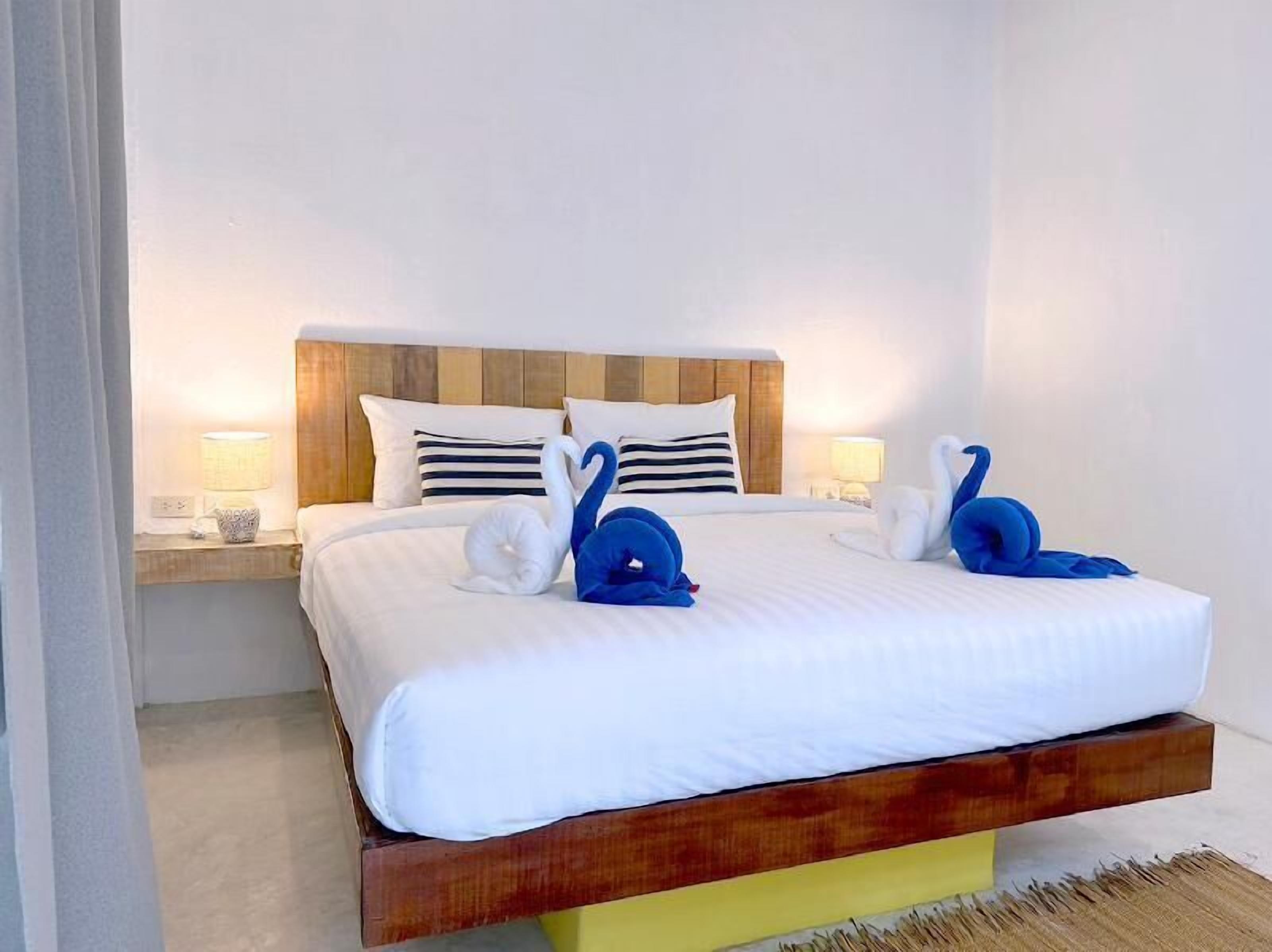 Ropa de cama hipoalergénica, minibar, caja fuerte